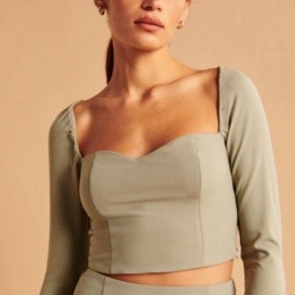ABERCROMBIE GREEN SWEETHEART NECKLINE CROP TOP